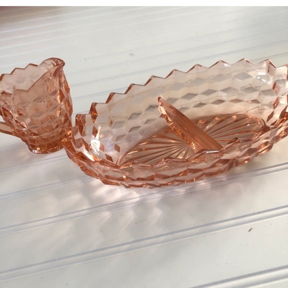 Vintage Other - Vintage pink depression snack bowl and milk cream
Cup split bowl glassware